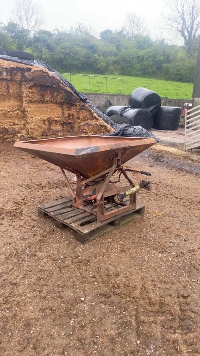 Fertiliser spreaders - Image 1