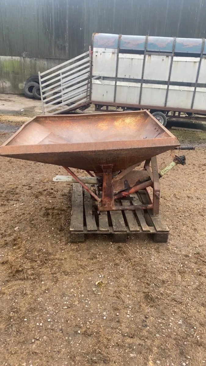 Fertiliser spreaders - Image 2