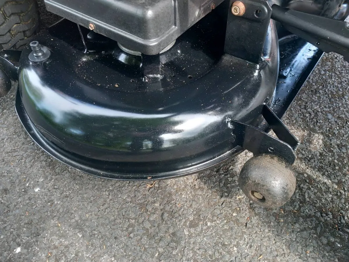 Ride on lawnmower - Image 4