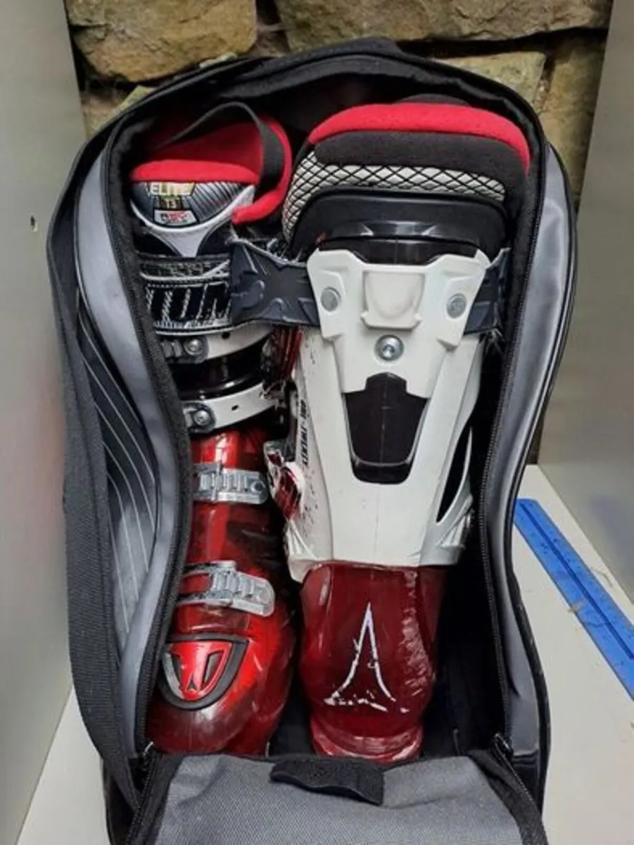 Atomic Elite T3 Ski Boots + Bag Size 10 - Image 1