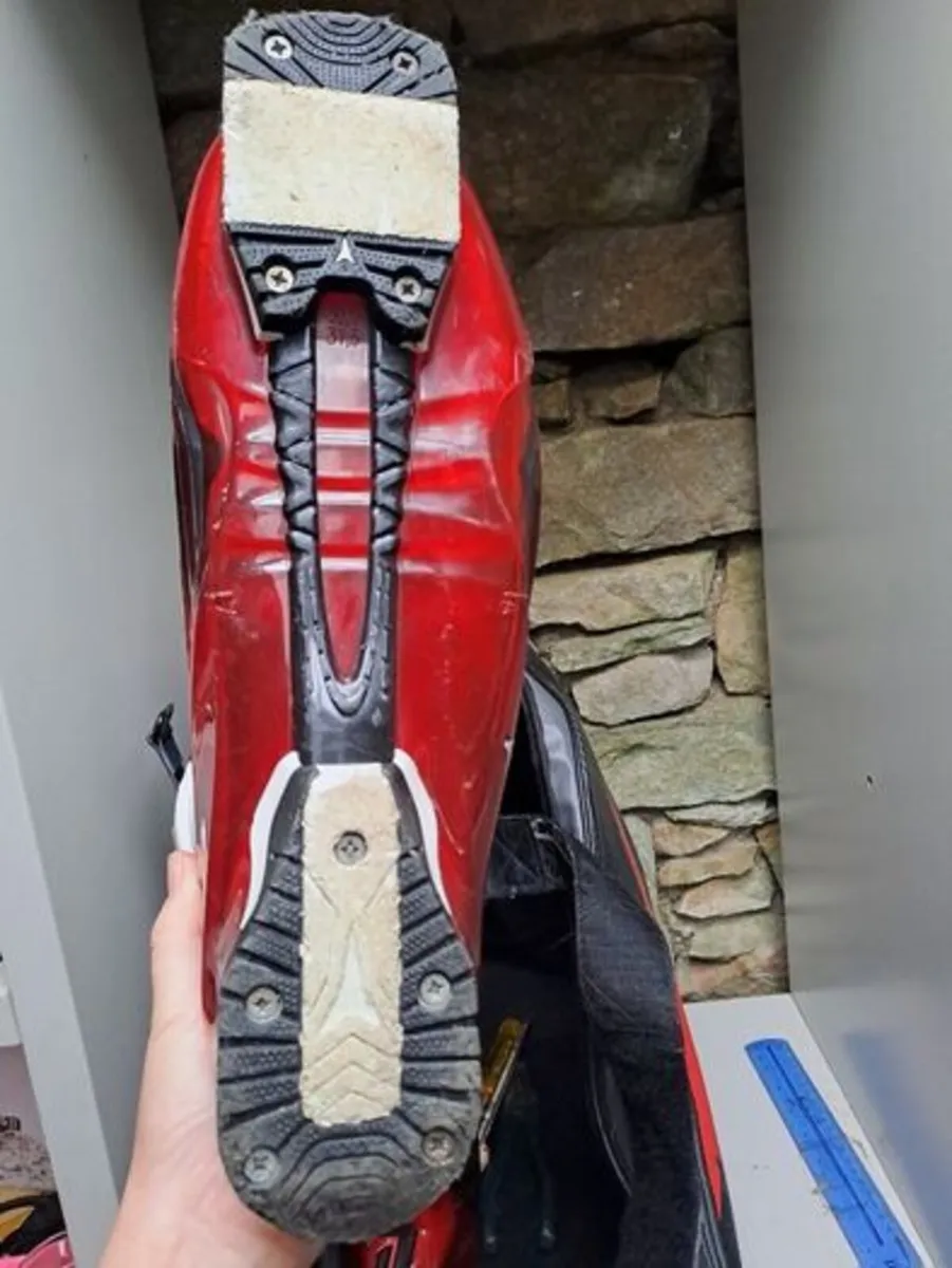 Atomic Elite T3 Ski Boots + Bag Size 10 - Image 4