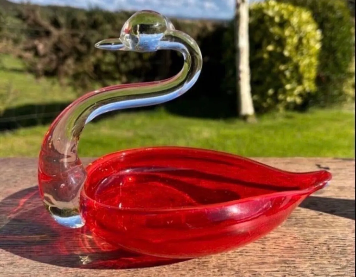 Three vintage glass art swans - Image 4