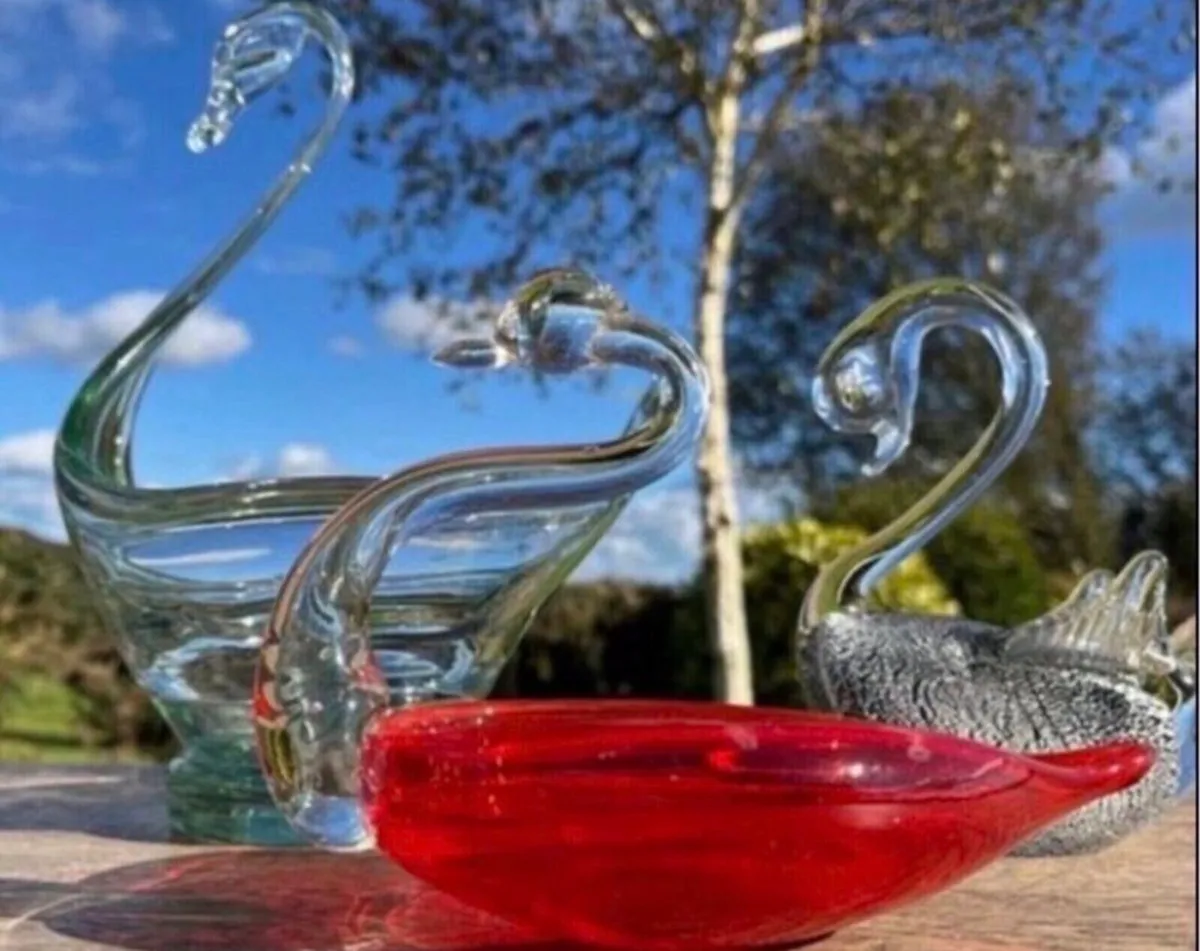Three vintage glass art swans - Image 2