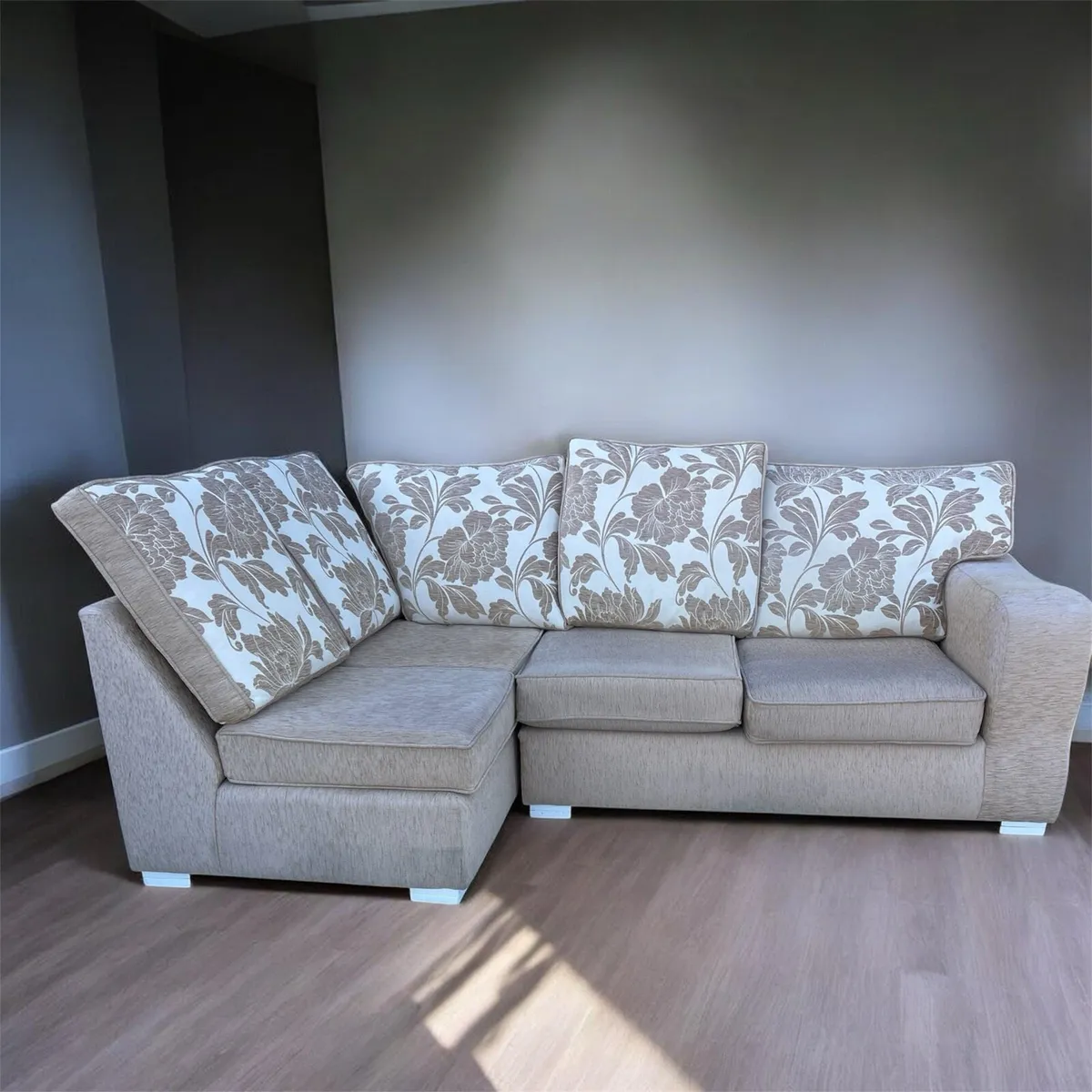 Beautiful corner sofa - Image 1