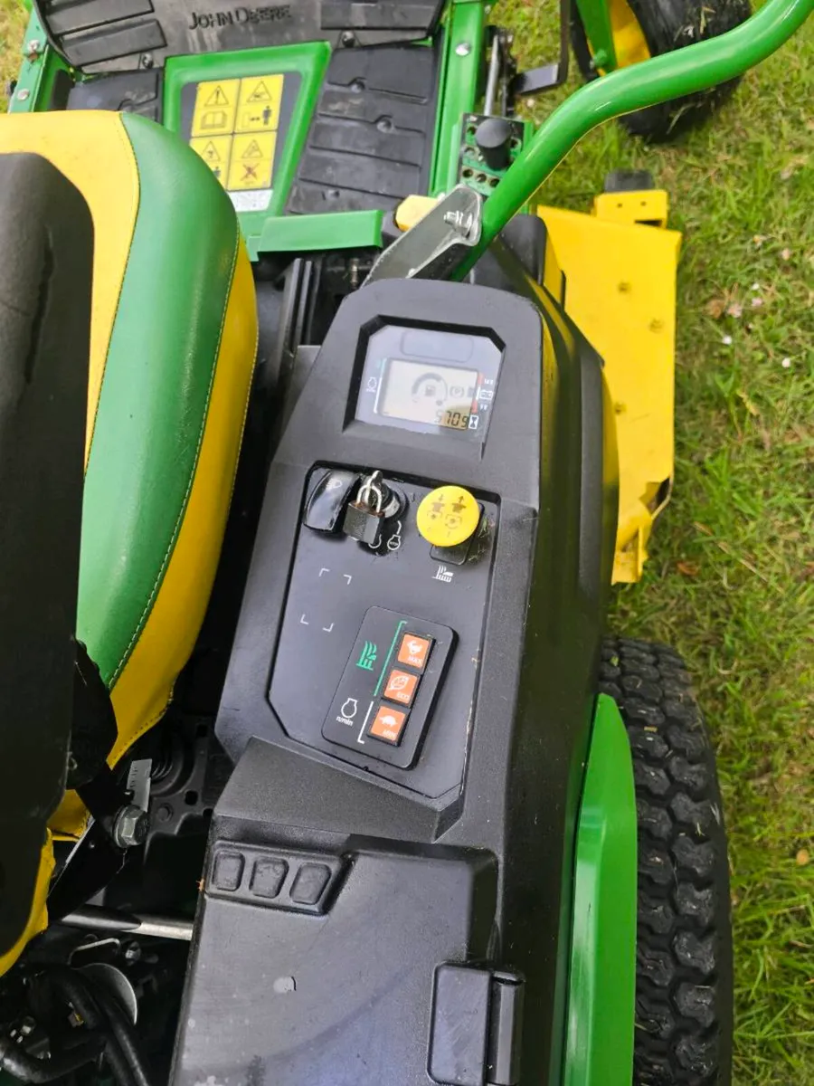 John deere Z545R ride on lawnmower - Image 3