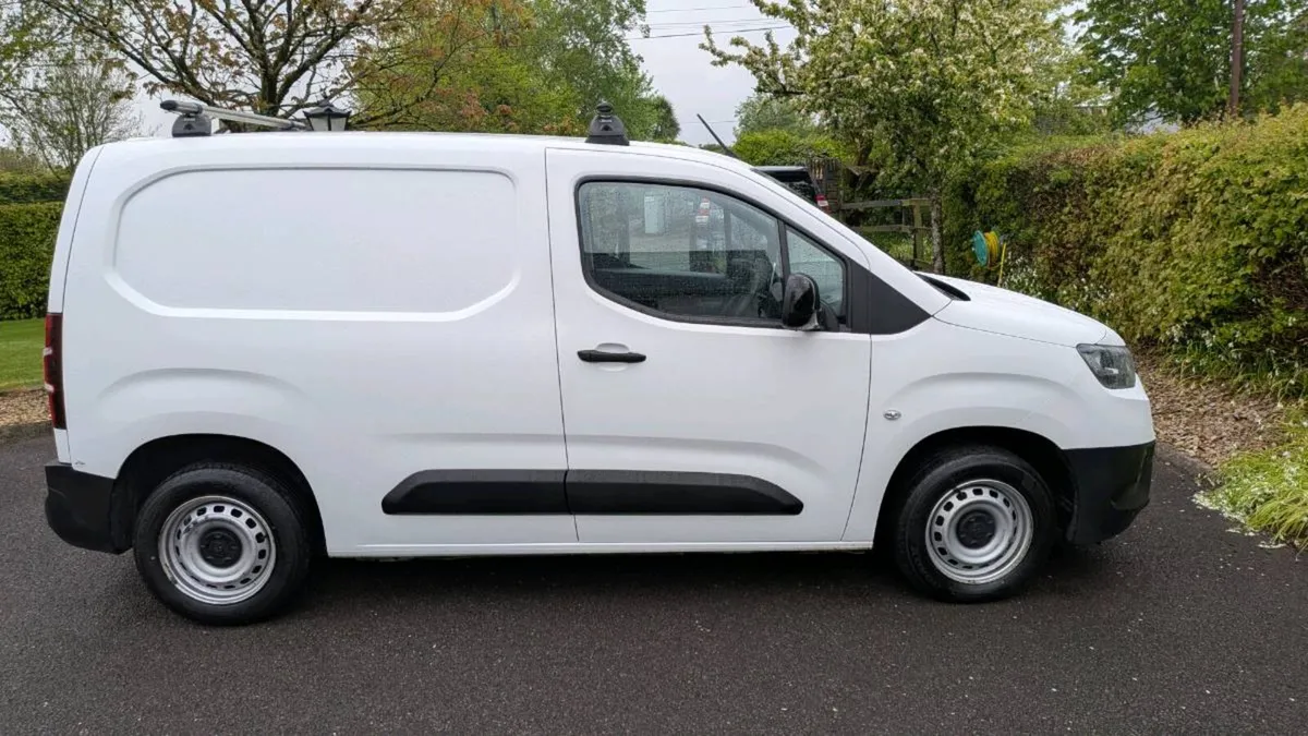 Proace city van - Image 2