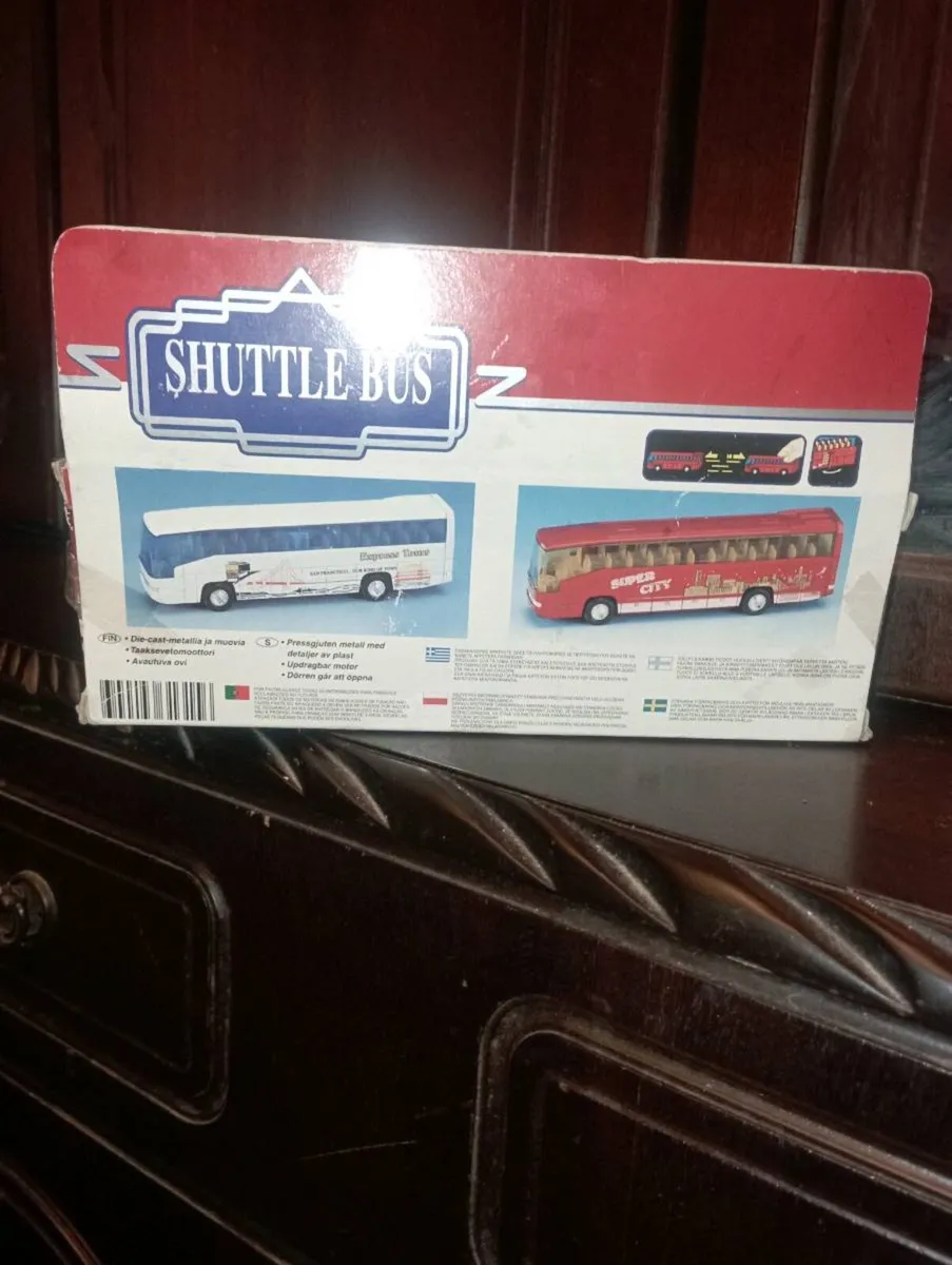 DIE-CAST MODLE SHUTTLE BUS  1-76 SCALE. - Image 2