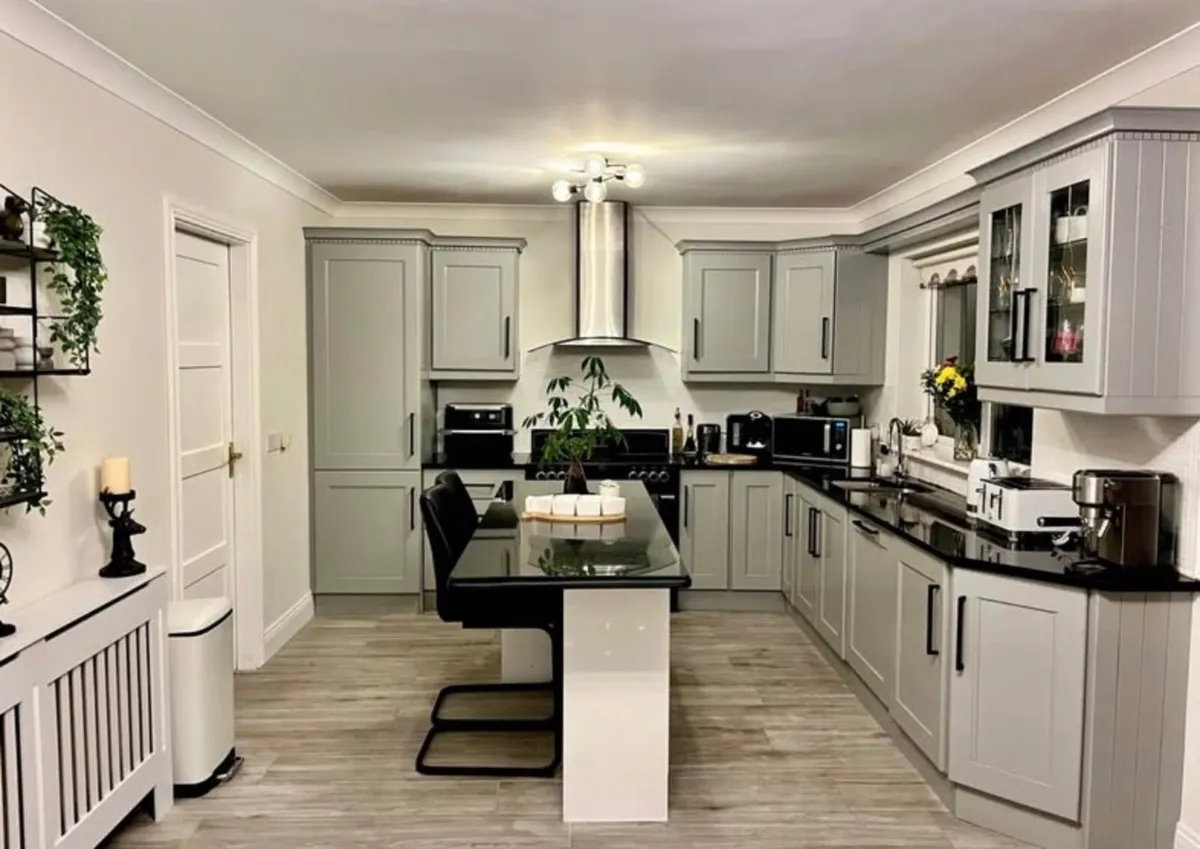 Solid wood Kitchen & appliances.