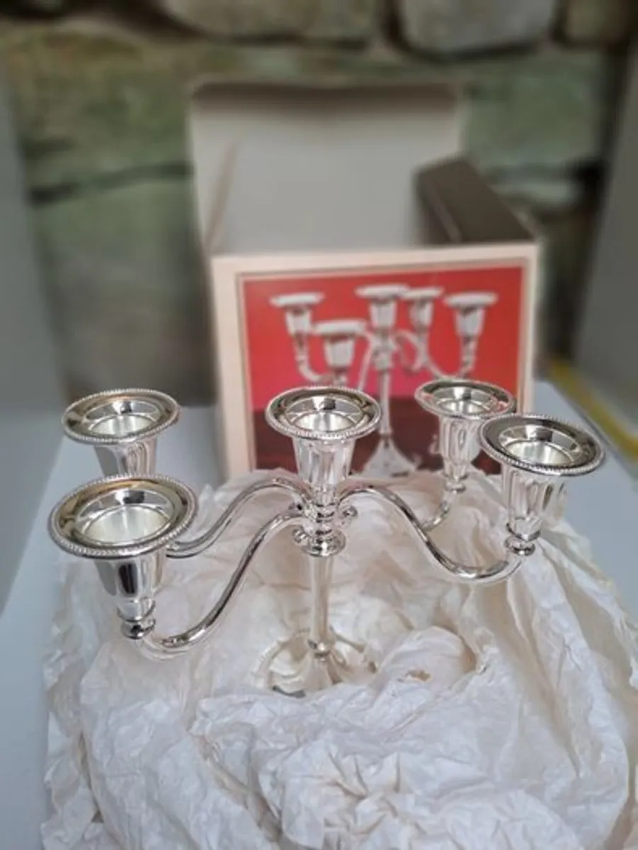 5 light minstrel Candlebra - Image 1