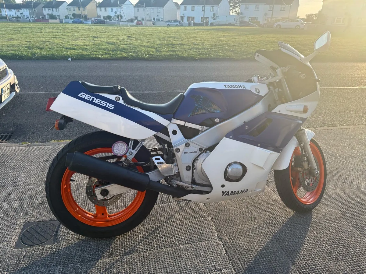 Yamaha FZR 400 Genesis - Image 2