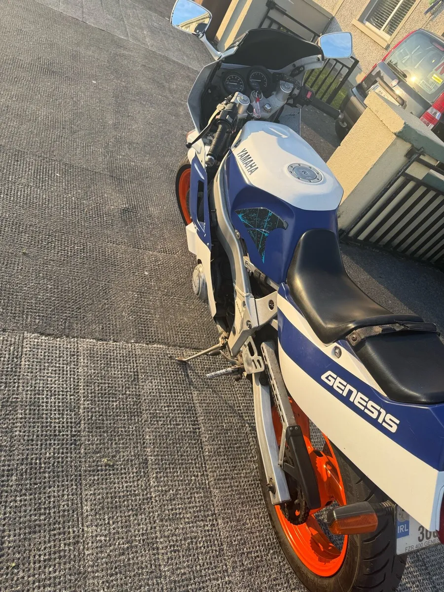 Yamaha FZR 400 Genesis - Image 3