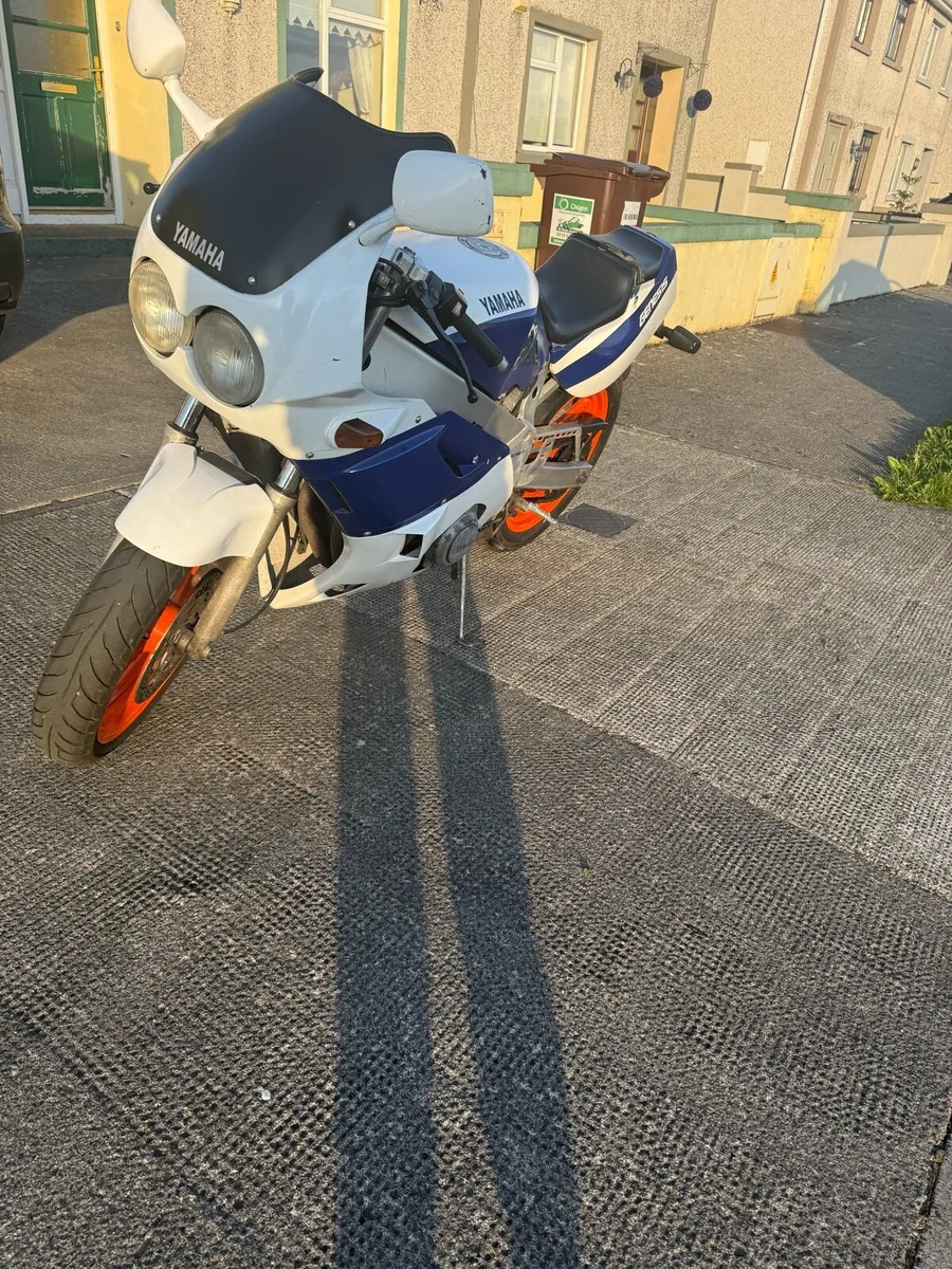 Yamaha FZR 400 Genesis - Image 4