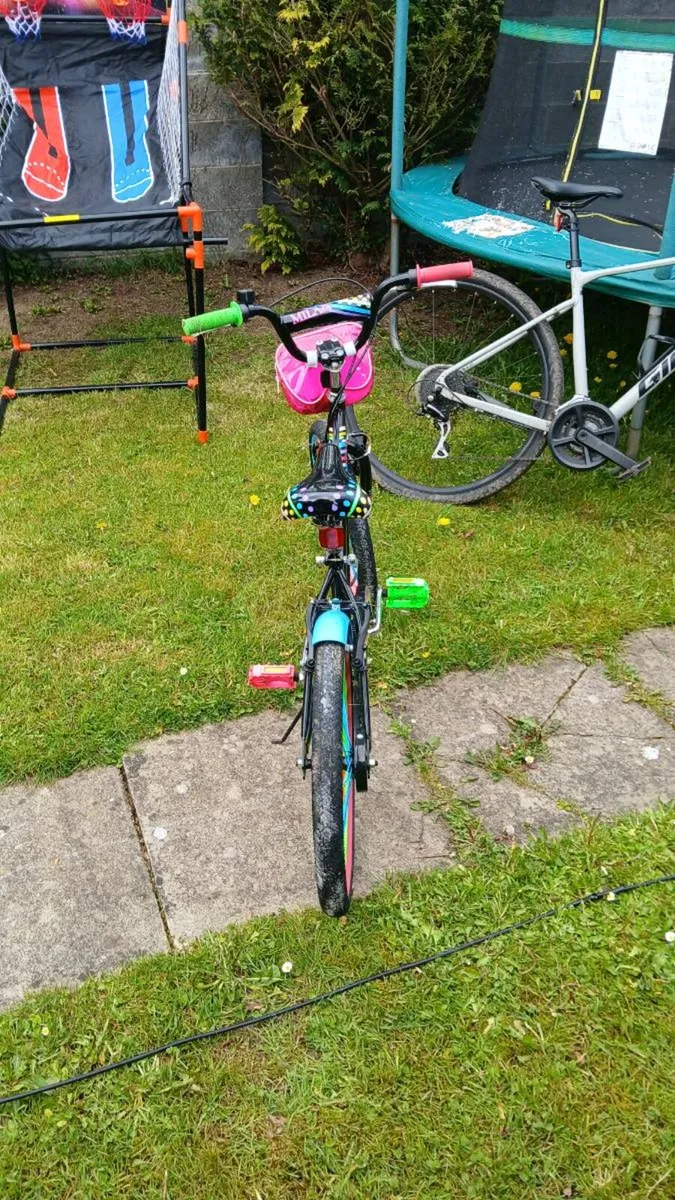 Girls 20" Rainbow Bike - Like New - Image 3