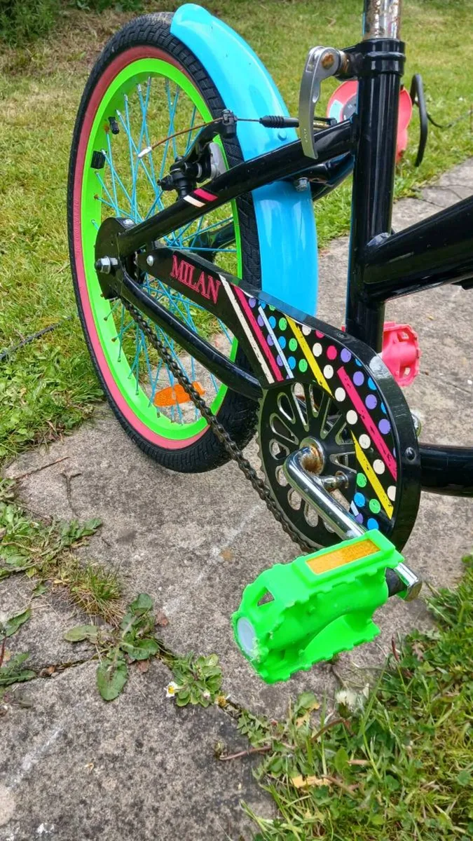 Girls 20" Rainbow Bike - Like New - Image 4