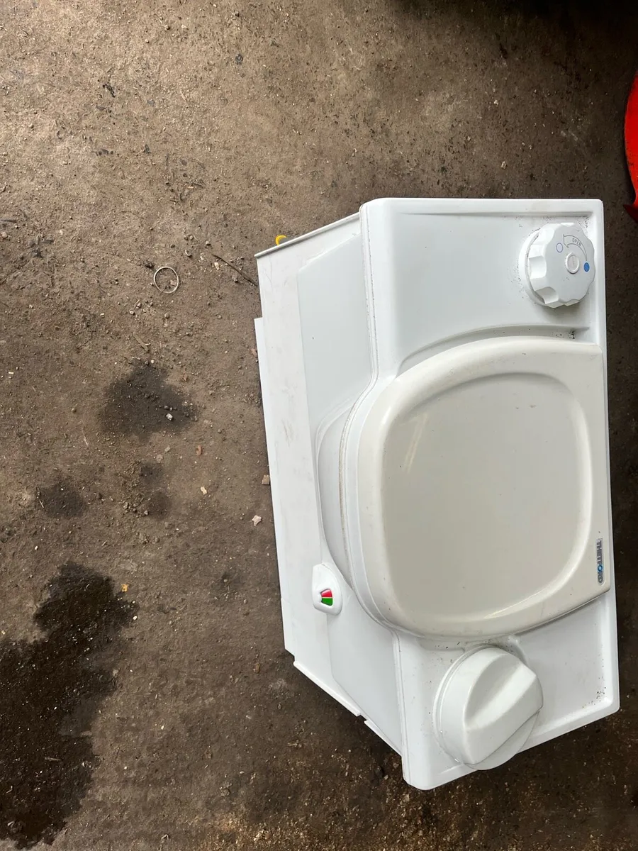 Tethford toilet - Image 2