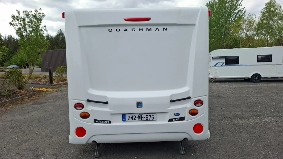 Coachman Vision Island Bed Caravan - Image 4