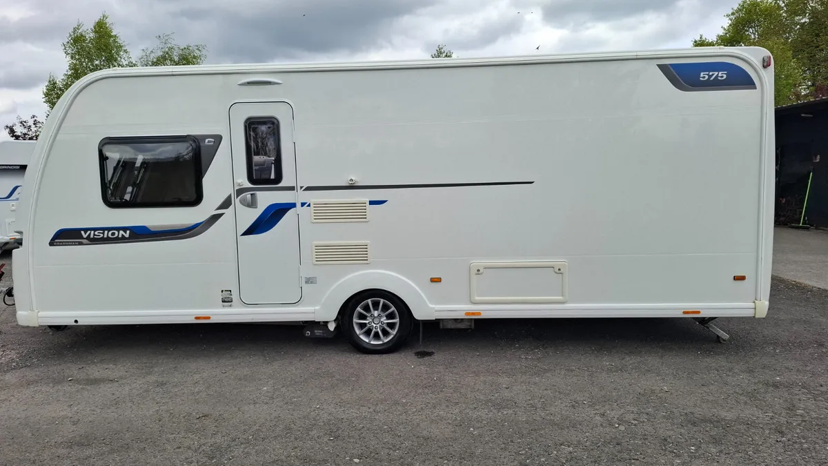 Coachman Vision Island Bed Caravan - Image 3