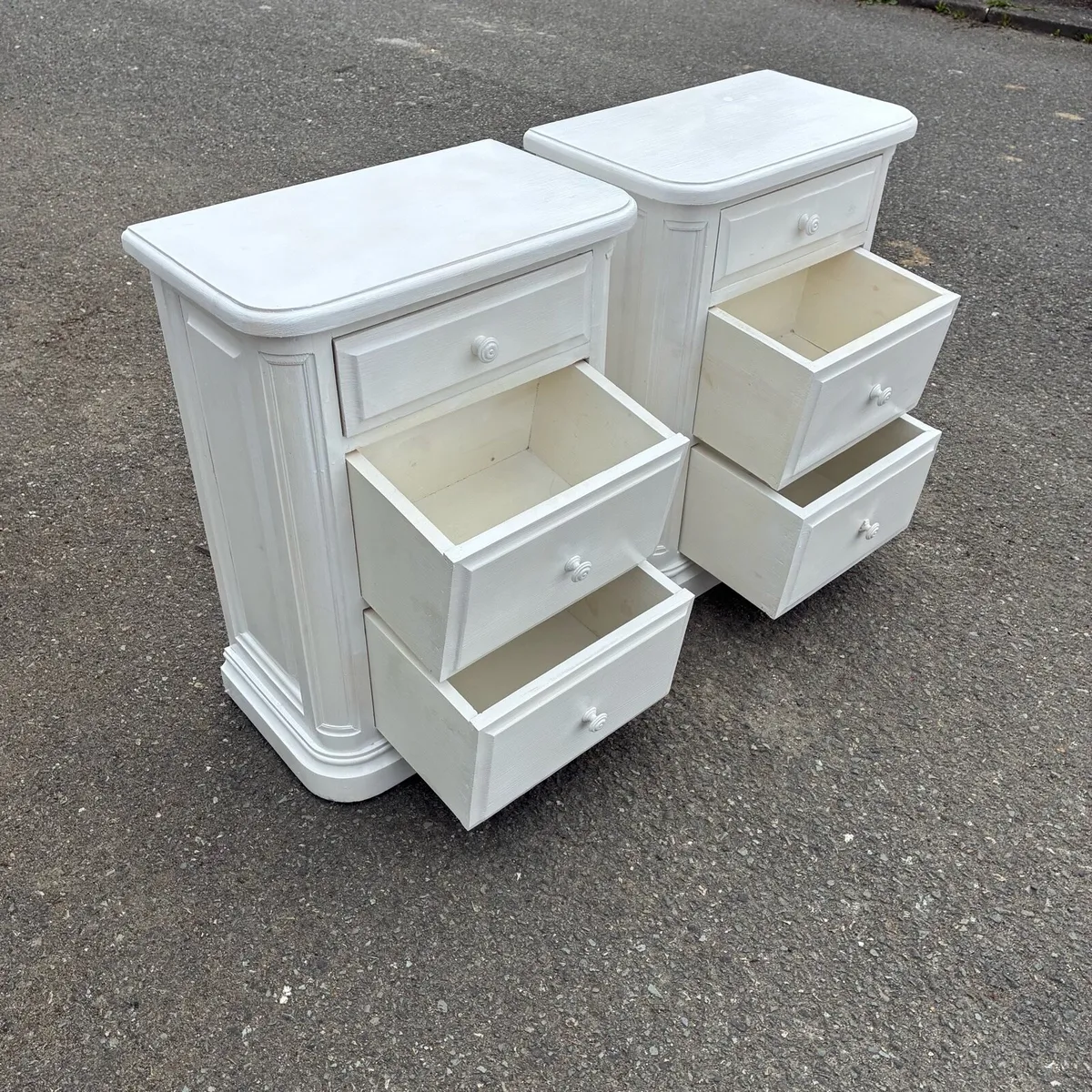 Two white Solid Lockers - Image 3