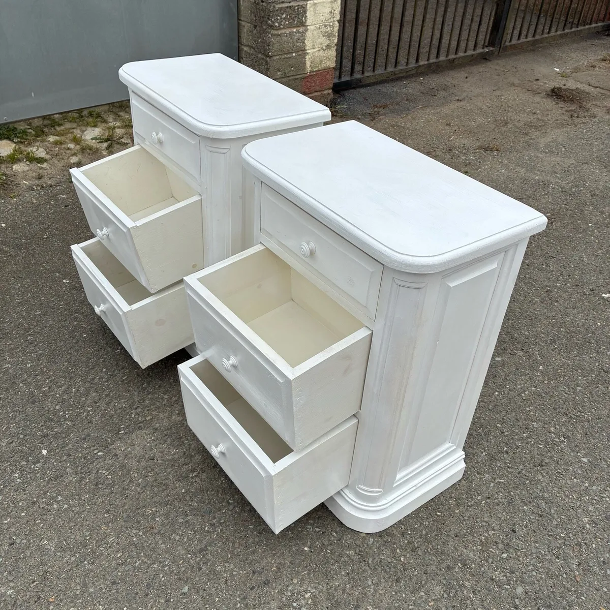 Two white Solid Lockers - Image 4