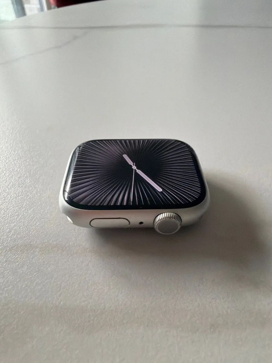 Apple Watch Series 9 - 45mm - Silver - Image 2