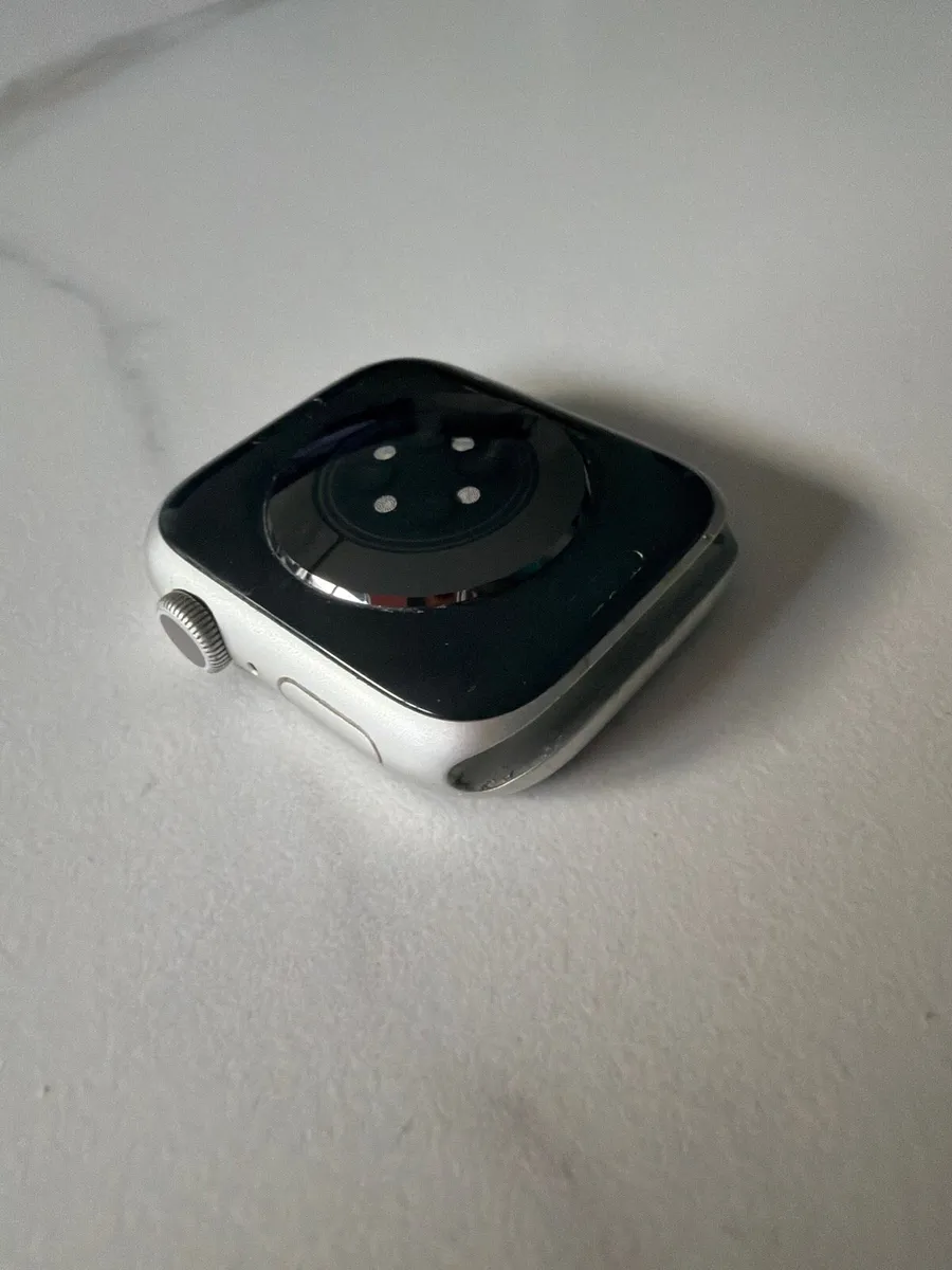 Apple Watch Series 9 - 45mm - Silver - Image 4