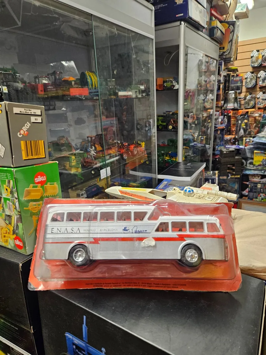 Corgi Atlas Bus - Image 1