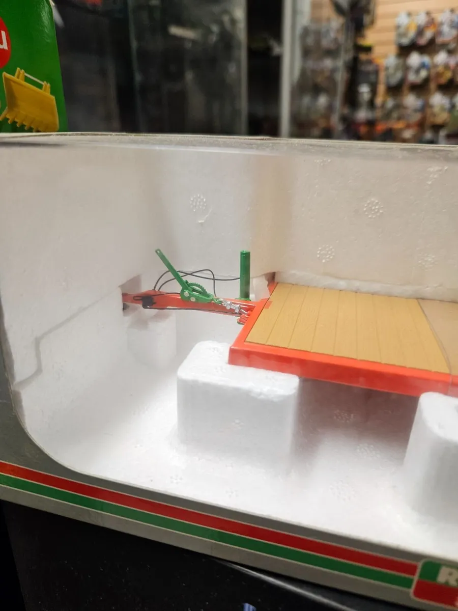 Britain's Universal Hobbies Trailer - Image 2