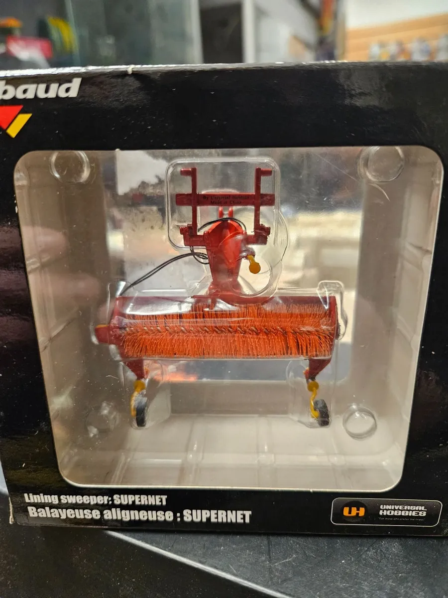Britain's Universal Hobbies Sweeper - Image 2