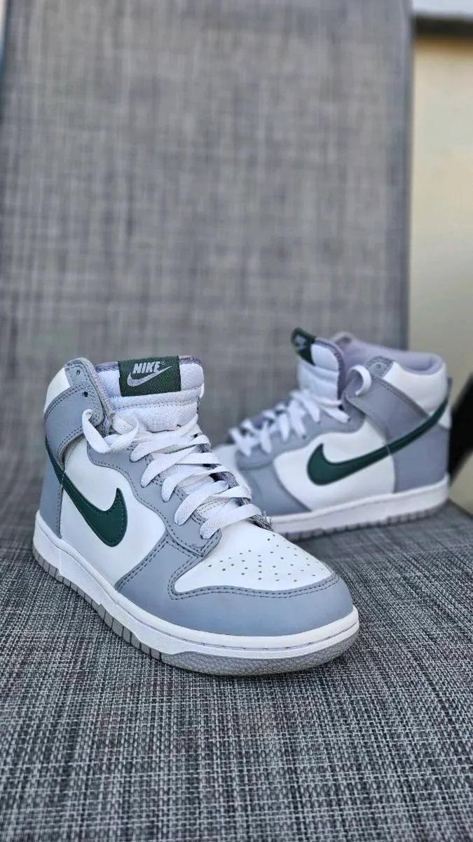 NIKE Dunks High GS - Image 1