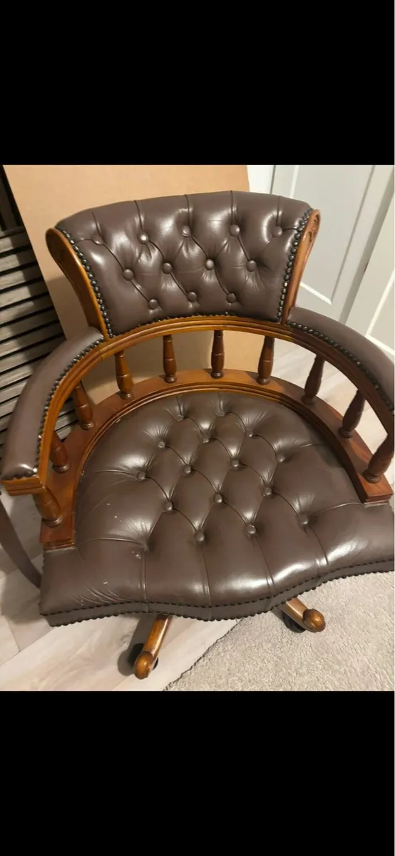 Desk and Chair - Image 4