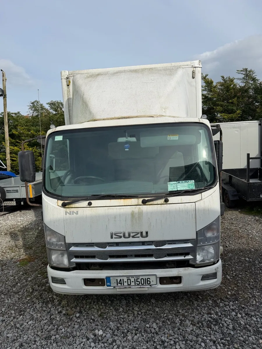 Isuzu 3.5 tonnes with Taillift - Image 1