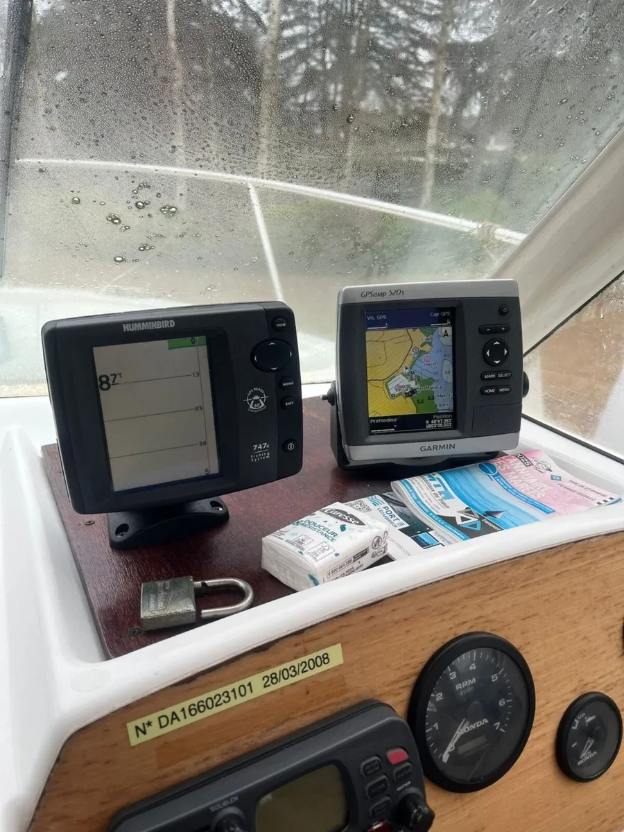 Garmin GPSMAP 520s + Humminbird 747c Fishfinder (C - Image 1