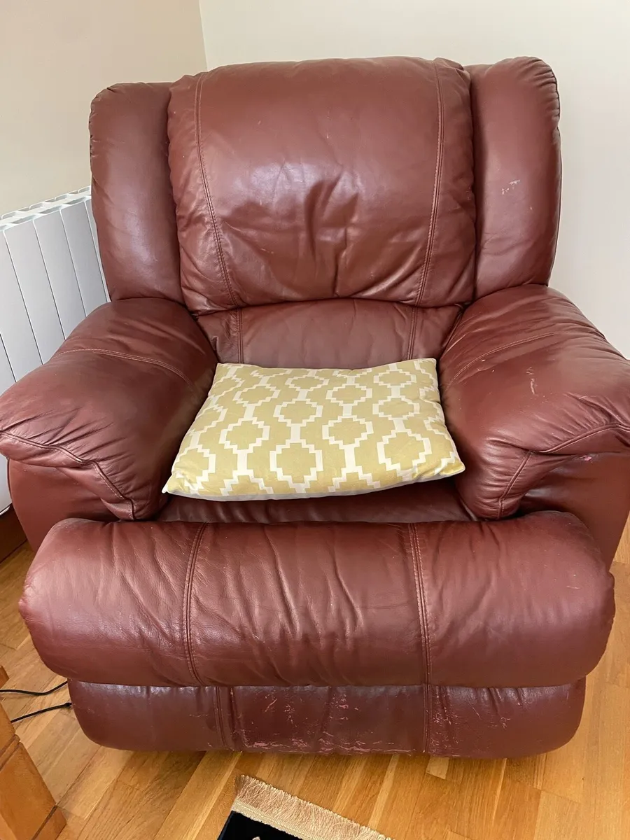 Three piece suite - Image 2