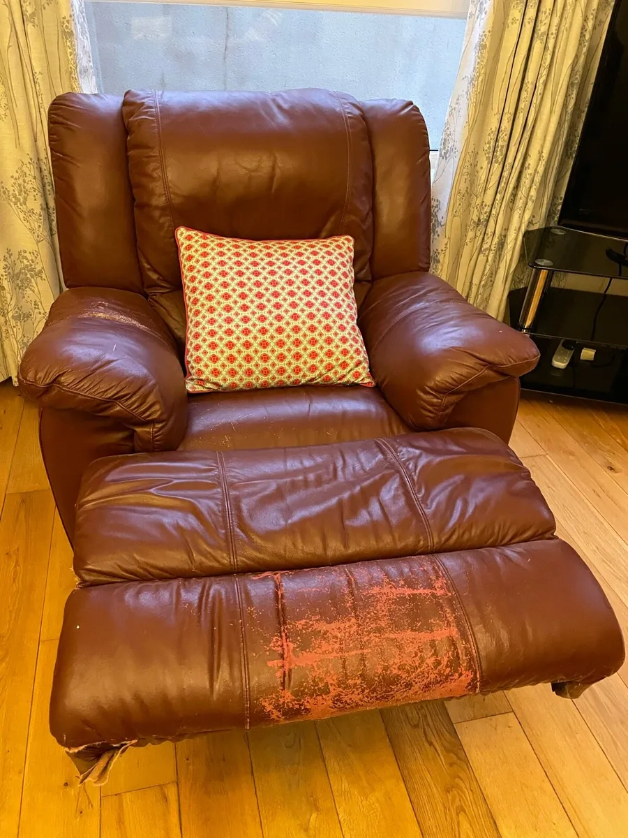 Three piece suite - Image 3
