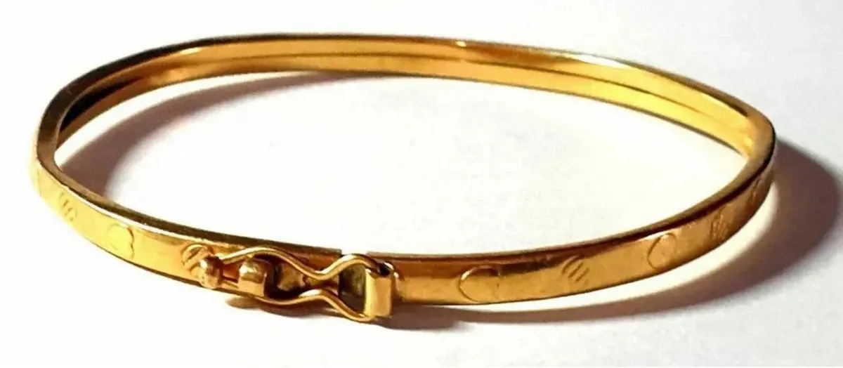 Vintage 9ct Gold Childs Patterned Bangle - Image 1