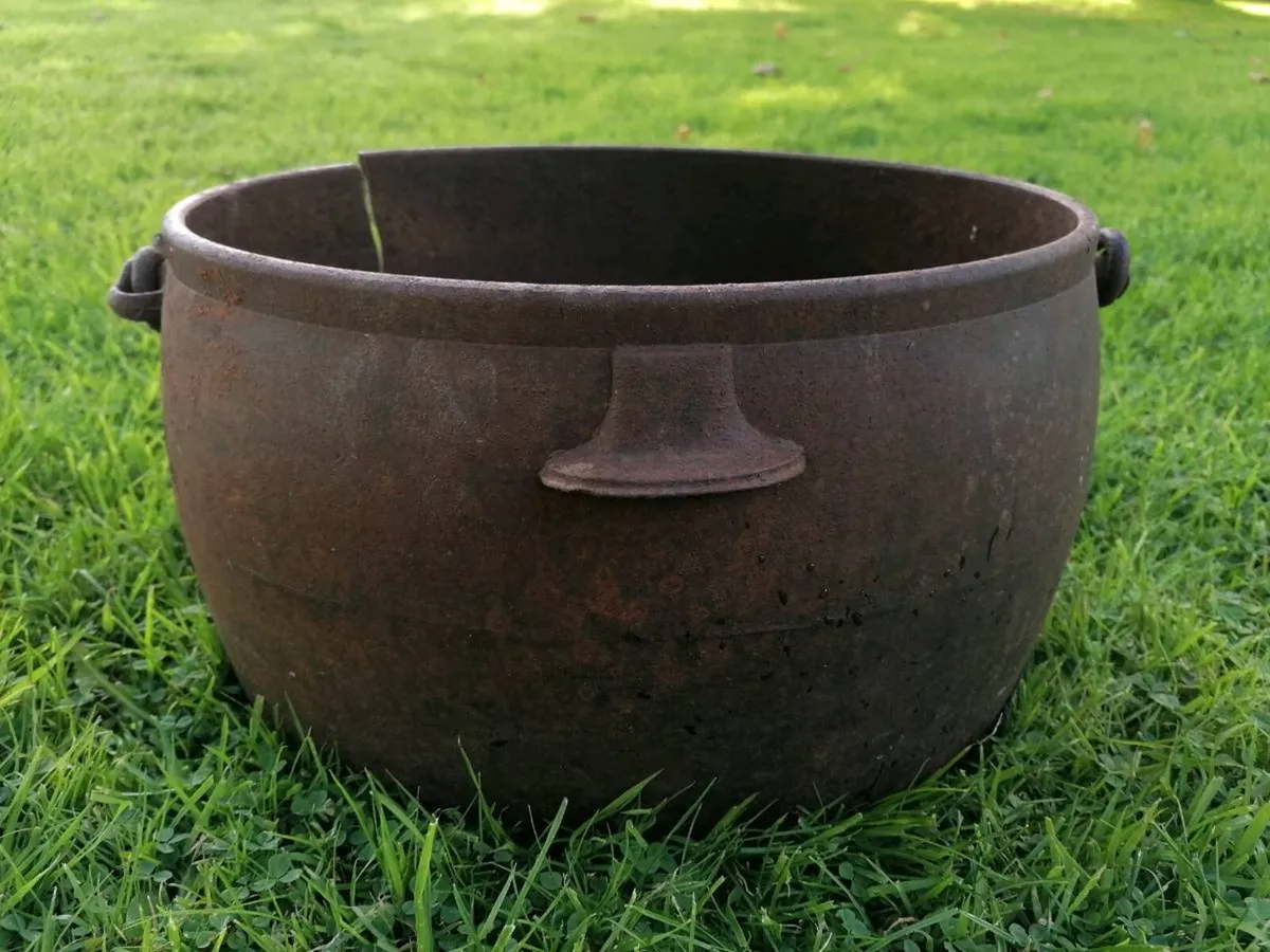 Vintage Cast Iron Pot - Image 2