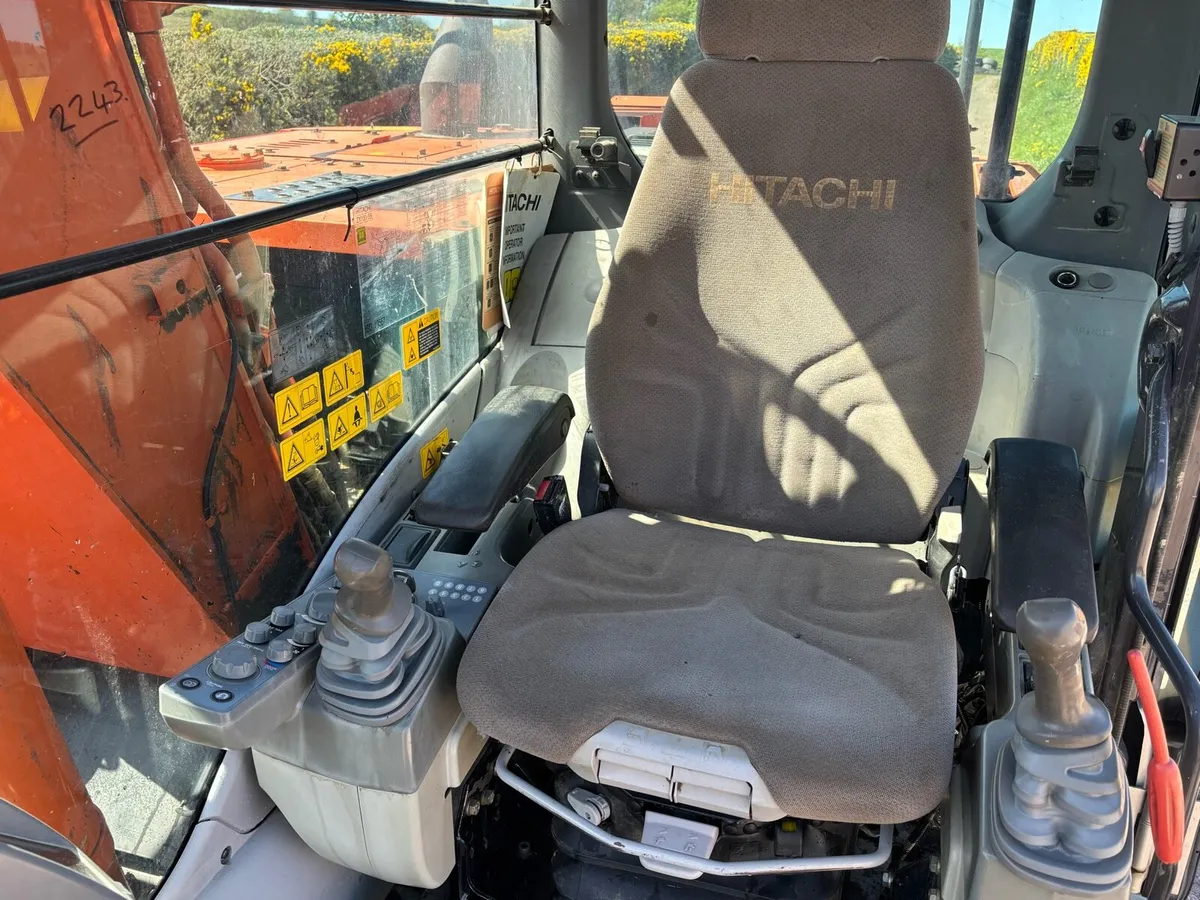 Hitachi ZX130-5 - Image 4