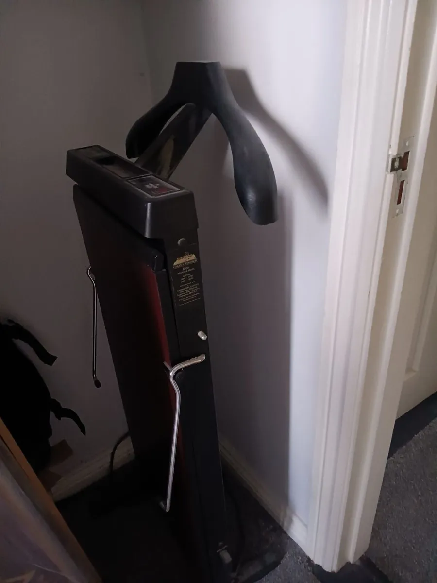 Trouser press