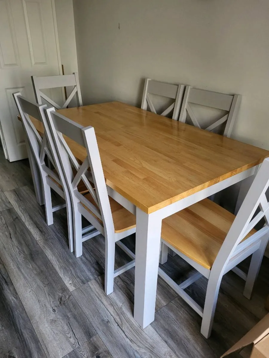 Dining table with 6 chairs - Image 1