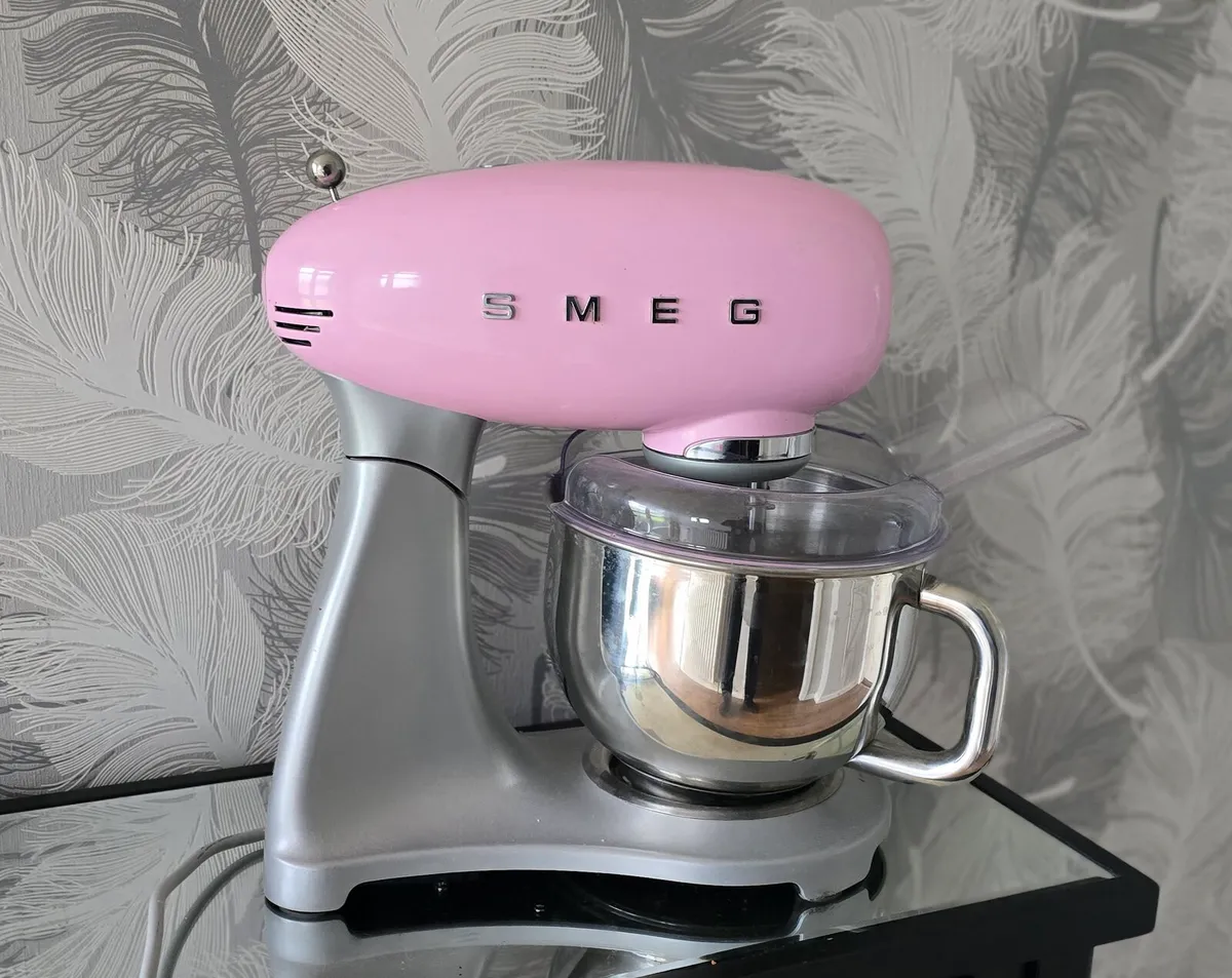 Smeg Retro Style Stand Mixer – Pastel Pink - Image 1