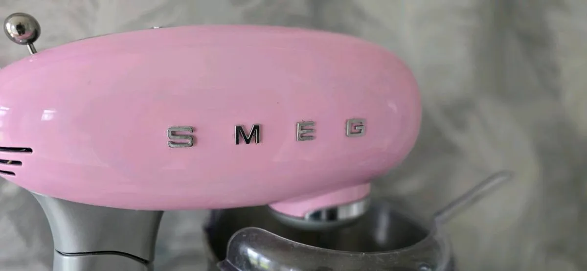 Smeg Retro Style Stand Mixer – Pastel Pink - Image 4
