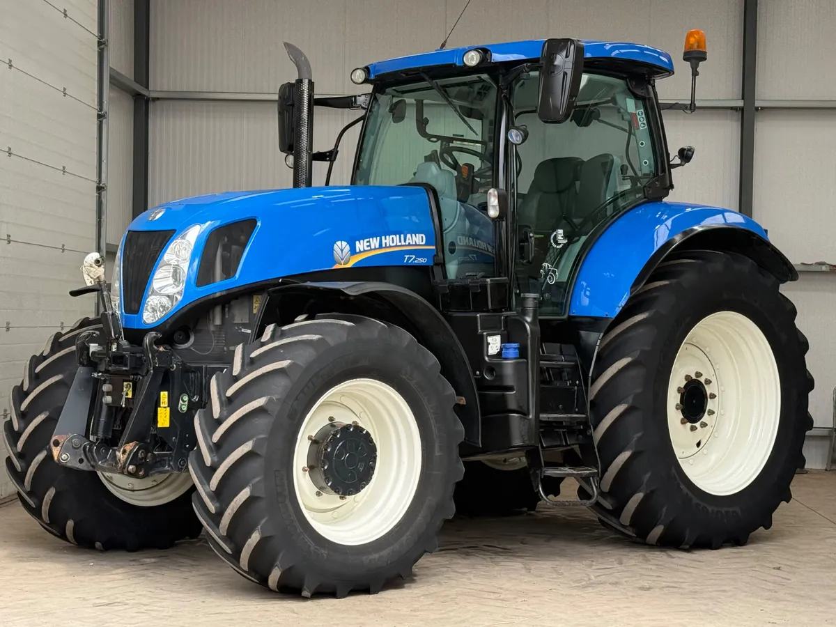 NewHolland T7.250 ***Only 4400 hours!!*** - Image 1