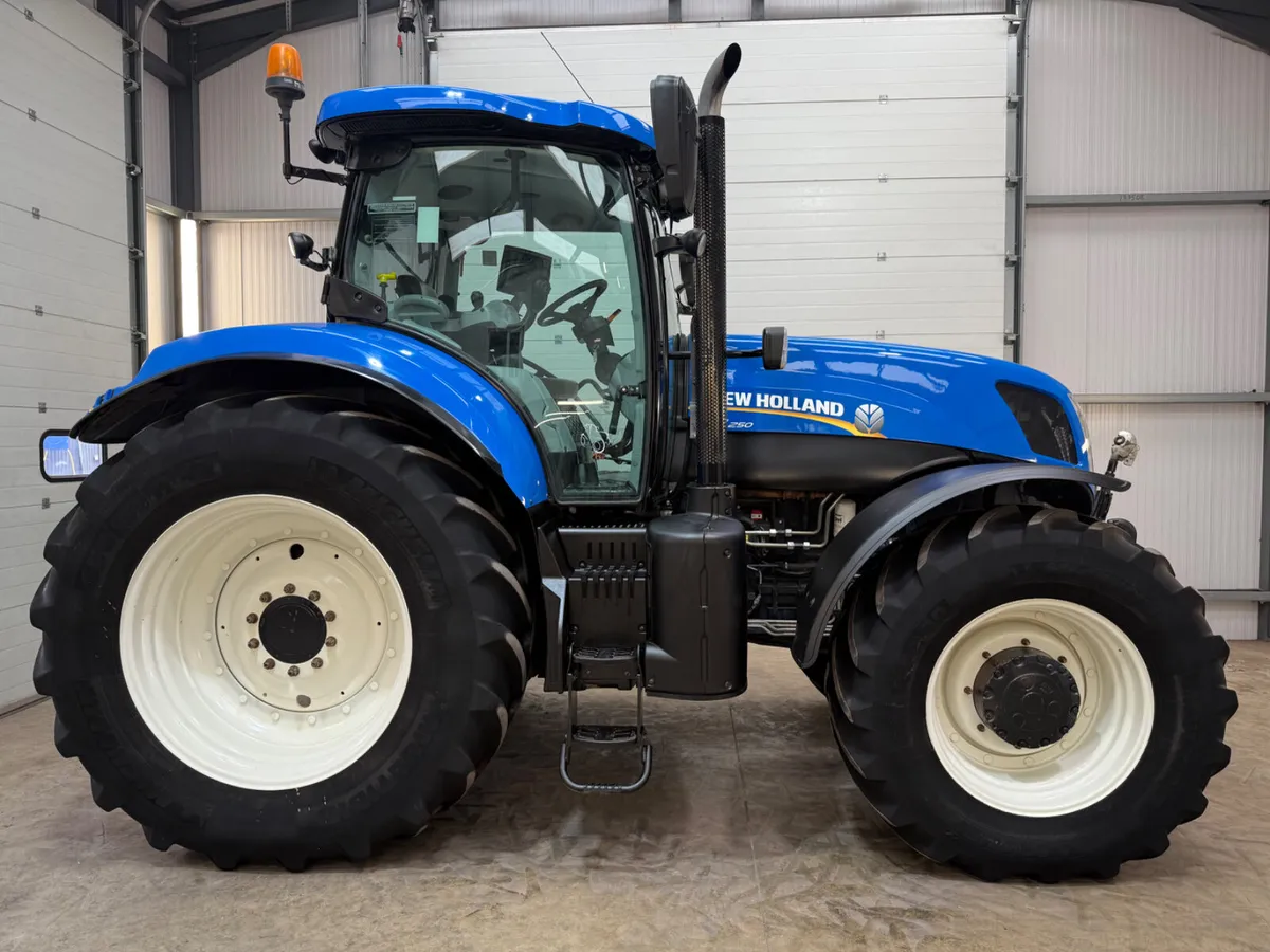 NewHolland T7.250 ***Only 4400 hours!!*** - Image 3