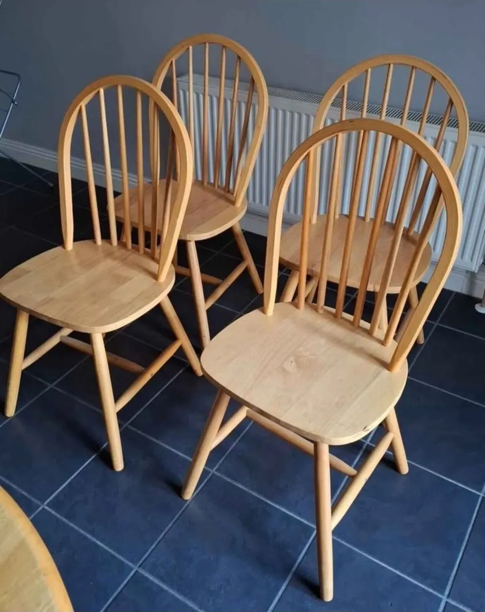 Table and chairs - Image 2