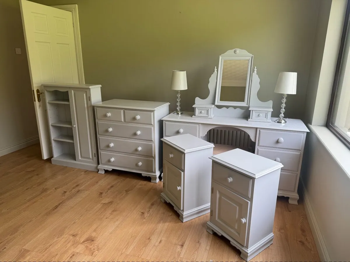 Bedroom furniture - Image 1