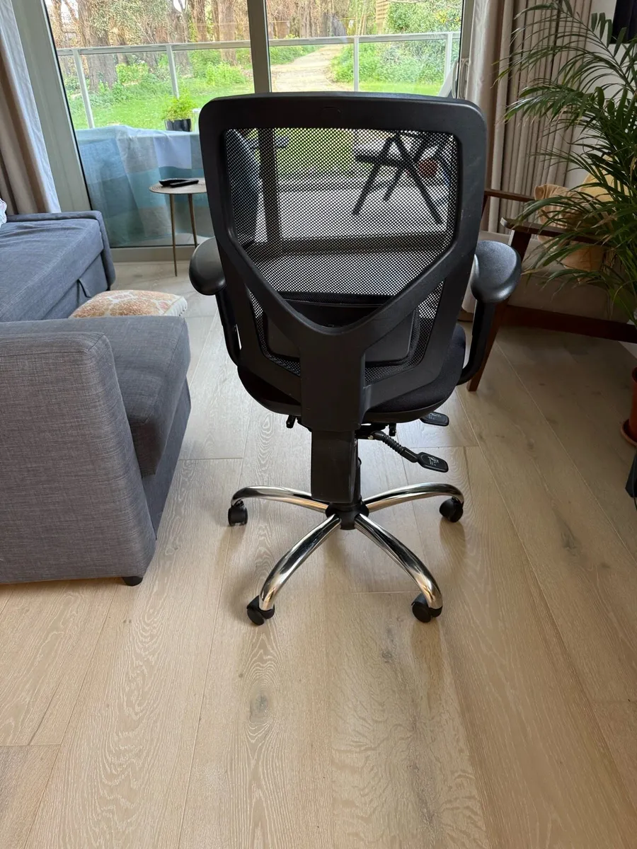 Office chair - Image 1
