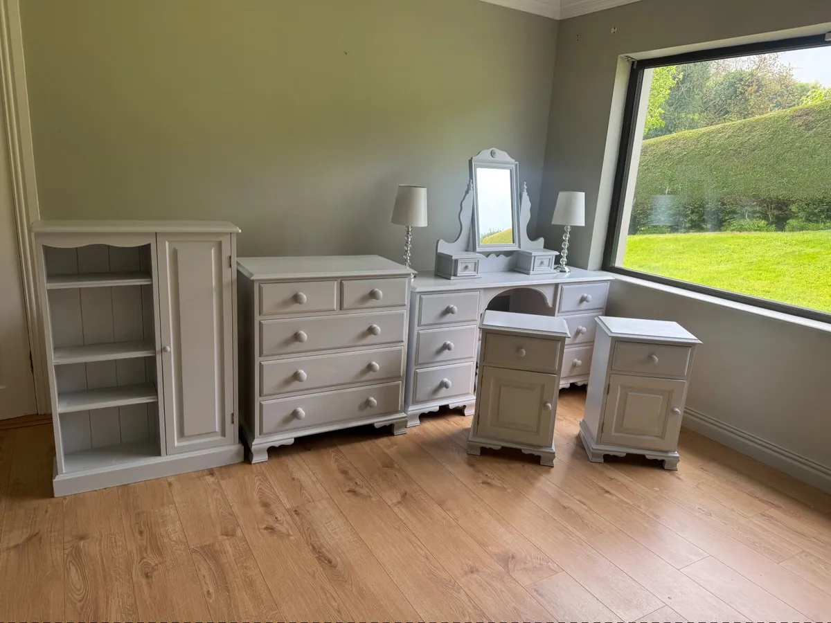 Bedroom furniture - Image 2