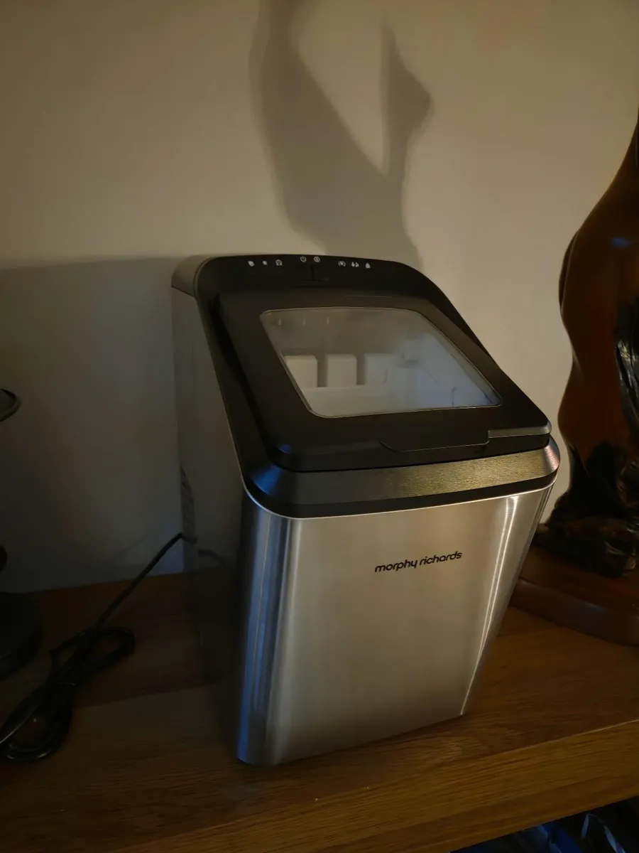 Ice maker - Image 1