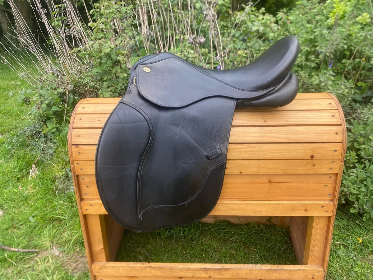 Knightrider 17.5 medium general purpose saddle - Image 1