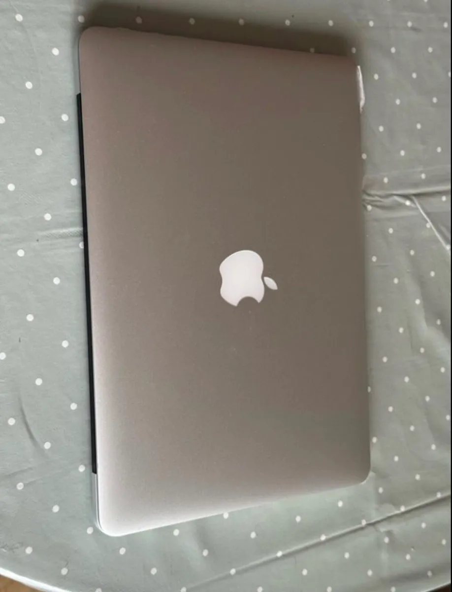 MacBook Pro 2016 - Image 2
